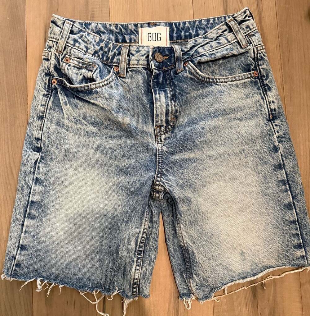 BDG Urban Outfitters High-Rise Acid Wash Raw Hem Denim Shorts 26